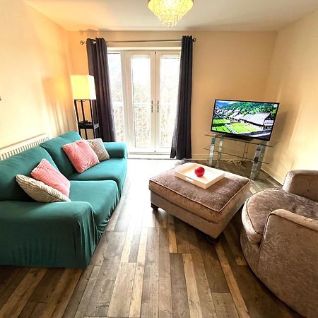פורטסמות' Spacious Two Bedrooms Apartment For Business And Holiday מראה חיצוני תמונה
