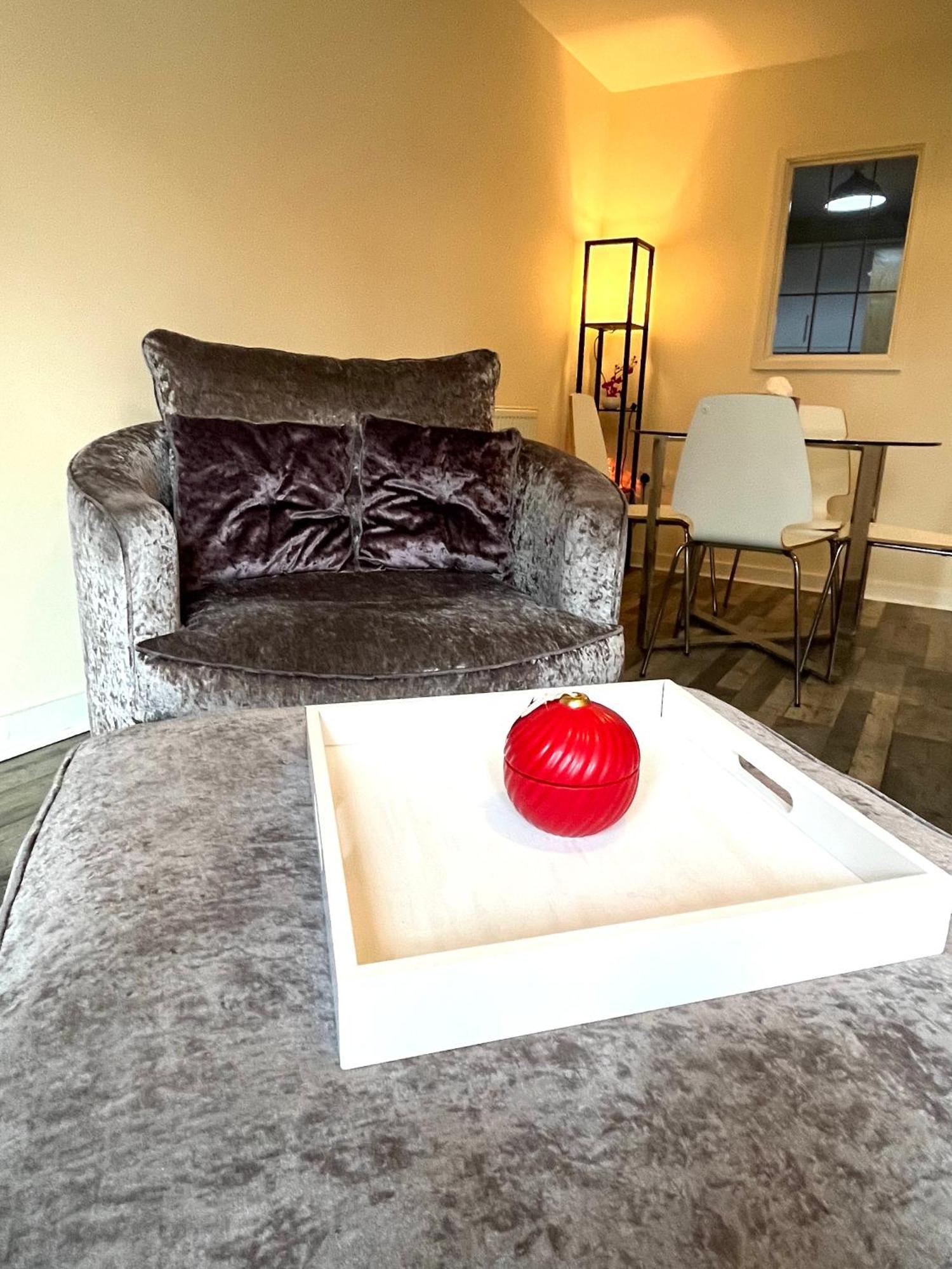 פורטסמות' Spacious Two Bedrooms Apartment For Business And Holiday מראה חיצוני תמונה